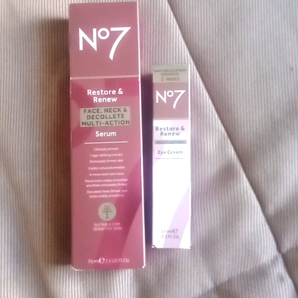 No 7 Restore & Renew bundle